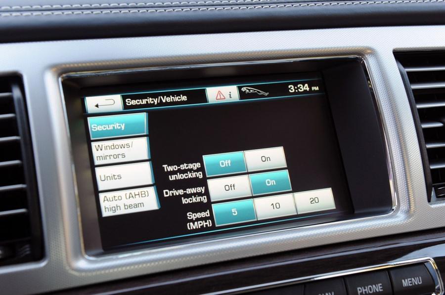  Jaguar XF Supercharged 2012 года  (фото 16 из 65)